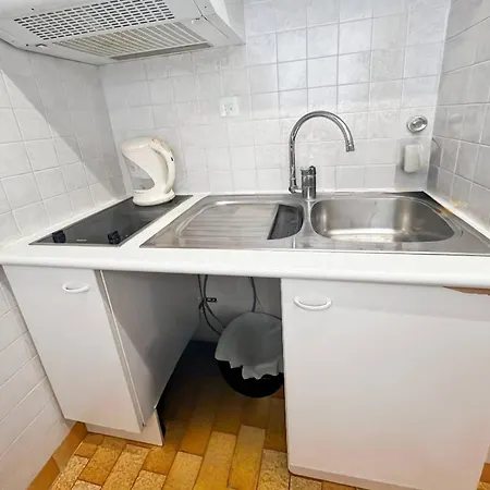 T2 Pour 4 Personnes Avec Parking Au Cap D'agde - Fr-1-749-108 *