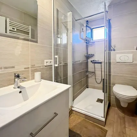 Appartement T2 Pour 4 Personnes Avec Parking Au Cap D'agde - Fr-1-749-108